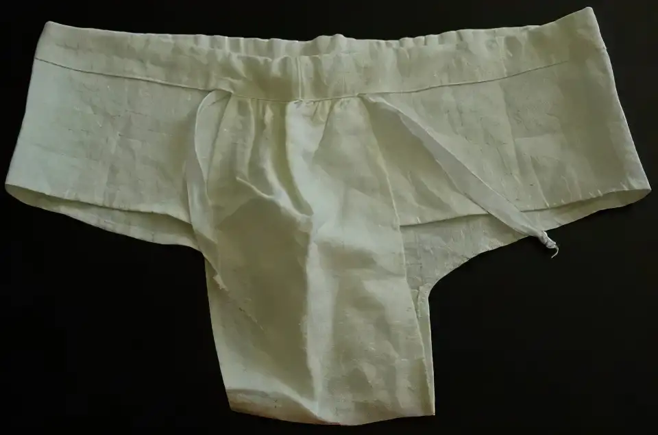 I. Adoring Aaron's Sculpted Figure: A Glimpse at the Model's Proportions