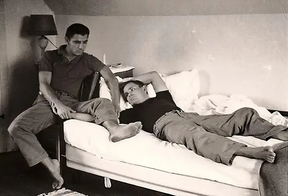 Sucking Succulent Strawberries: Kix's Throbbing Sex Machine Unleashed