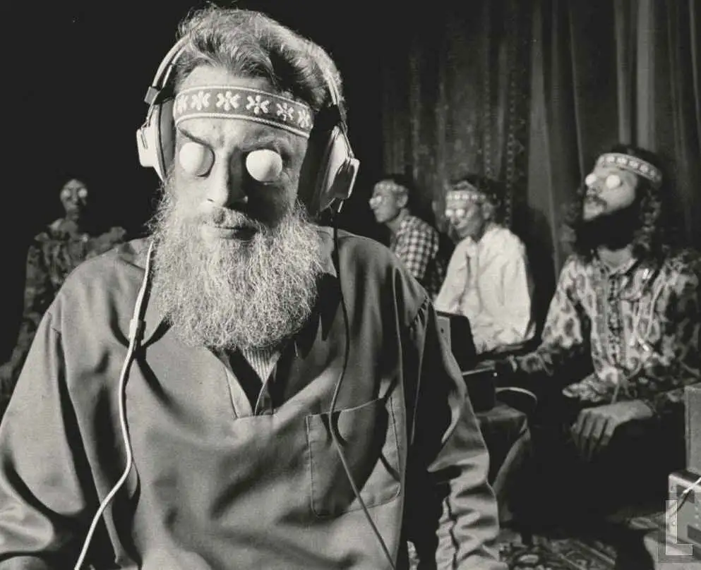 Heading 1: The Careless Parenting Epidemic: A Growing Danger to Bird Babies