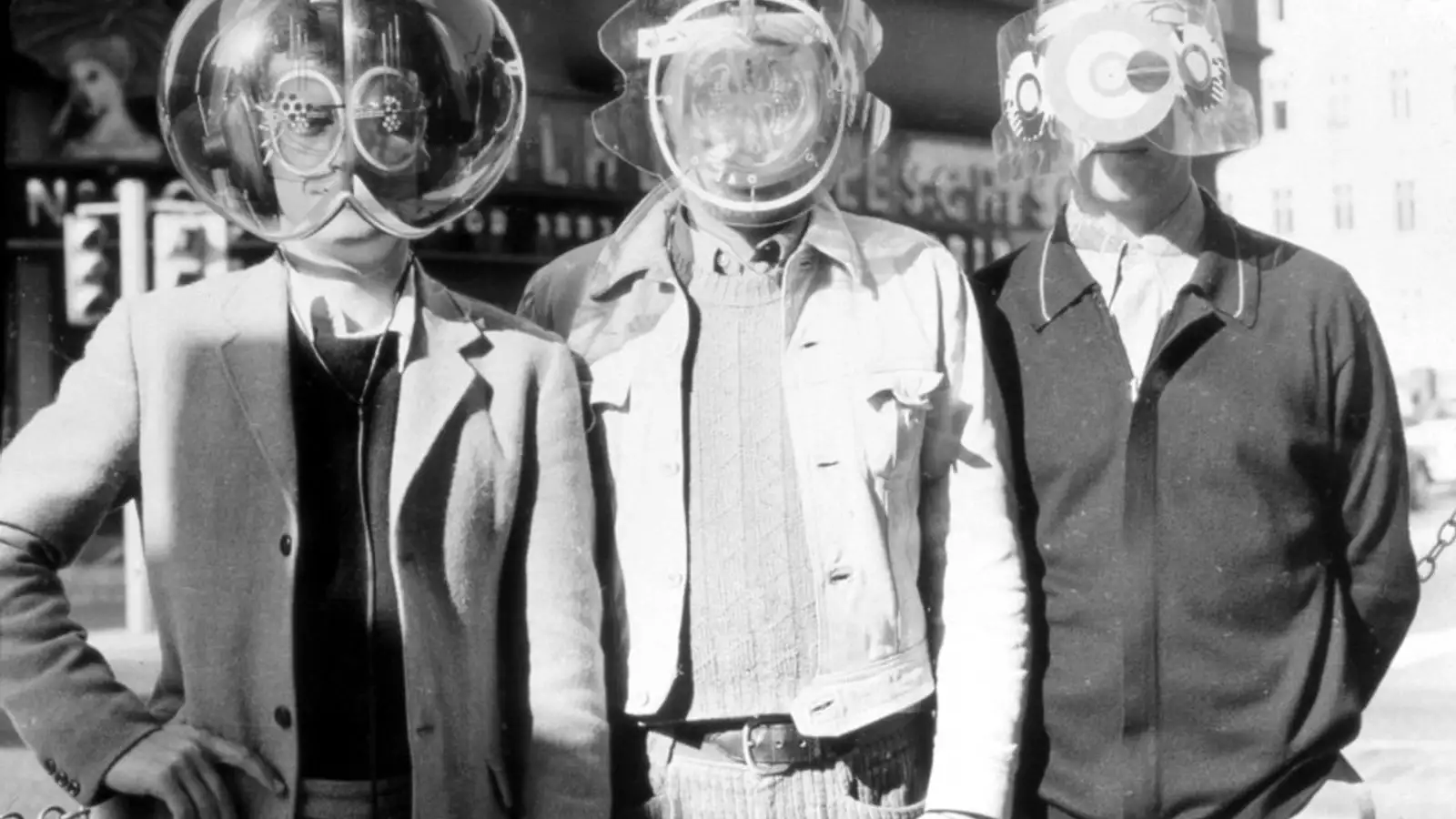 A World of Agression and Discipline: Termite Societies