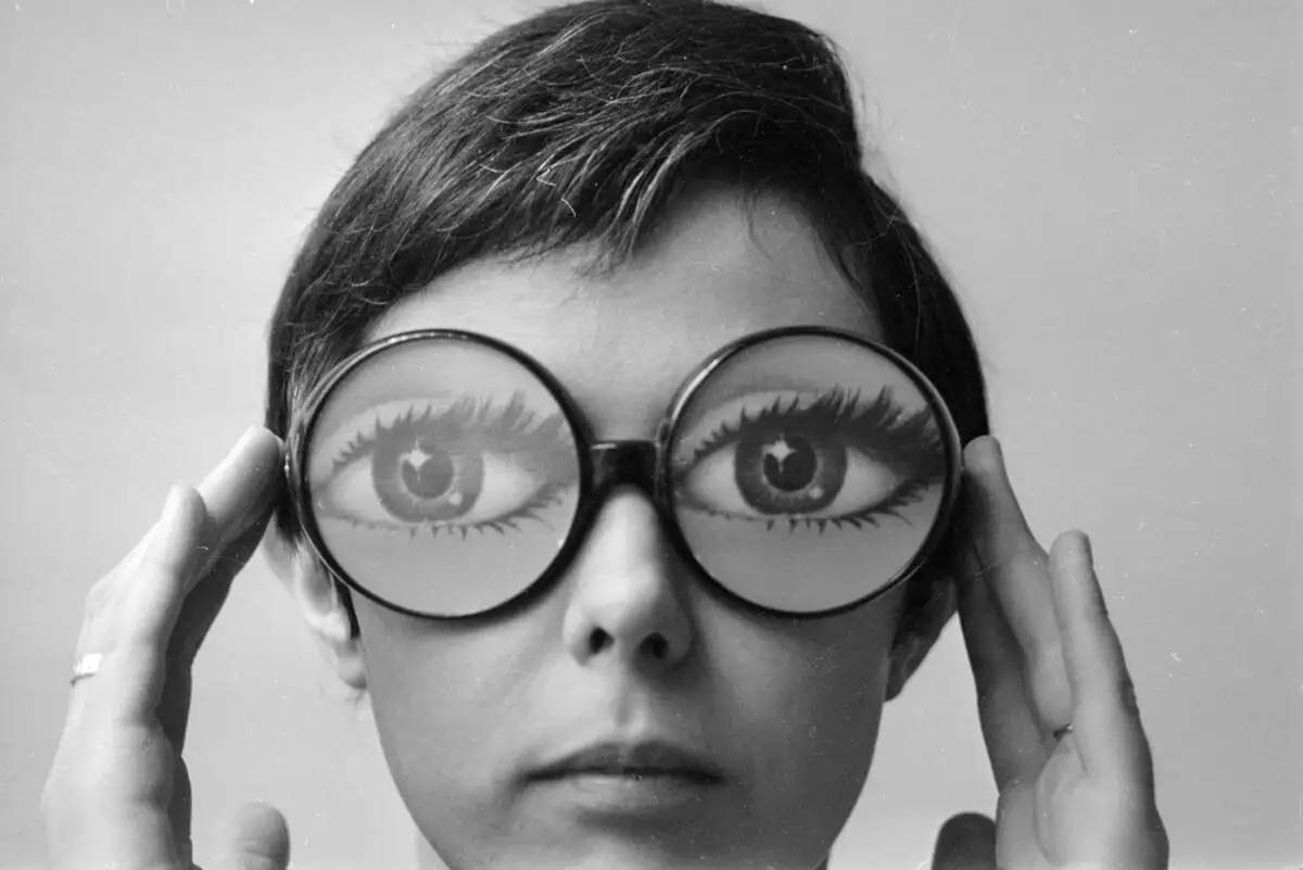 Heading 1: The Face Reader's Guide‌ to Unraveling the Bizarre Beauty of Distorted Expressions