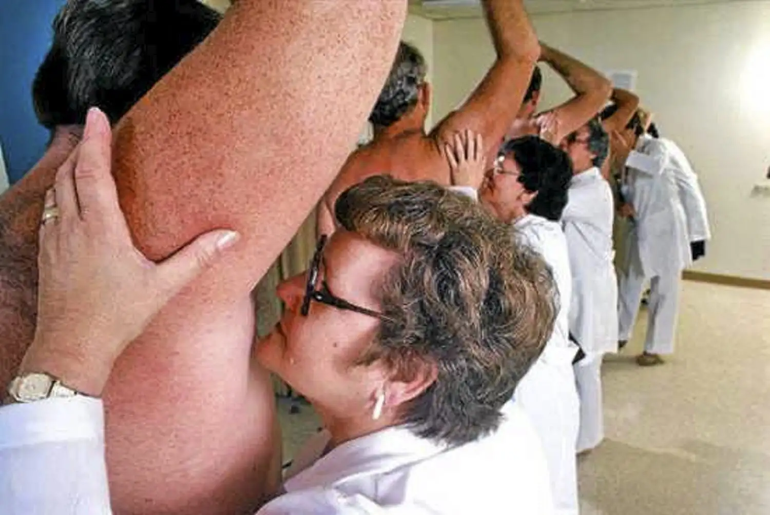 Astonishing Comparison: From Mammoth to Microscopic - A Fascinating Perspective