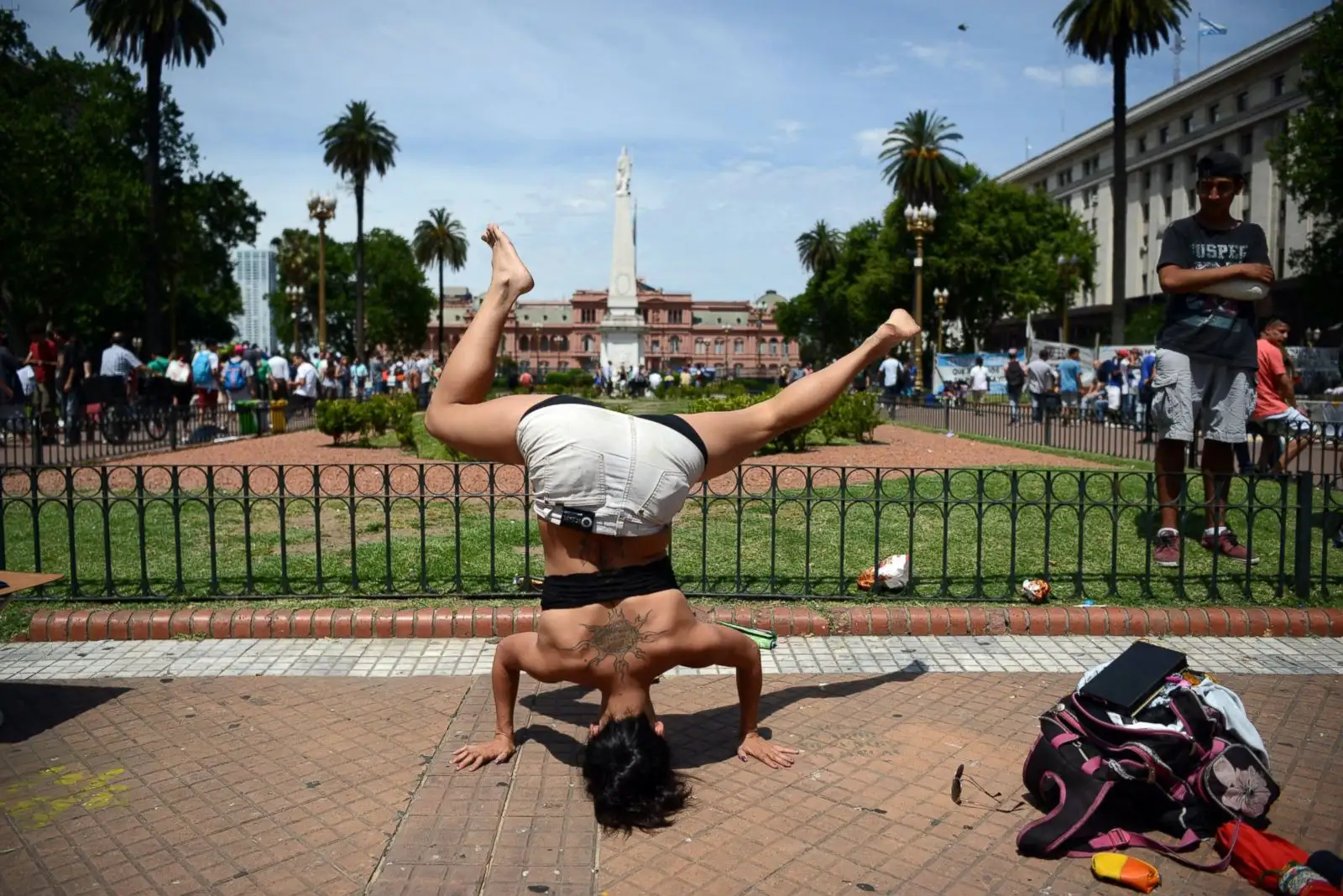 Freak Show at Walmart: Creepypasta Delight for the Masses - A Highly Entertaining Display of Oddballs! đ