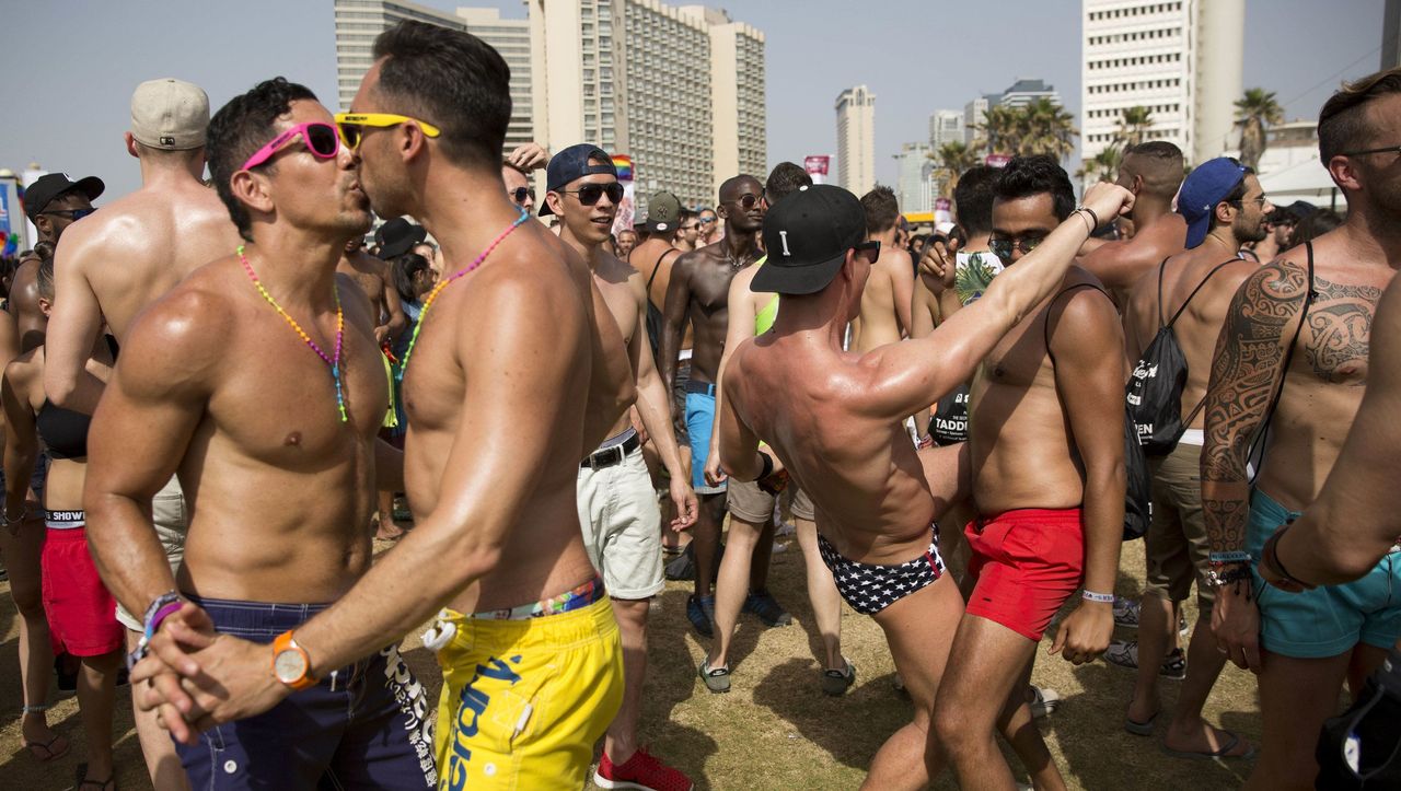 Here are a few provocative, homoerotic, and graphic title options for ⁤your article (all within 40–60‌ characters):

1. **