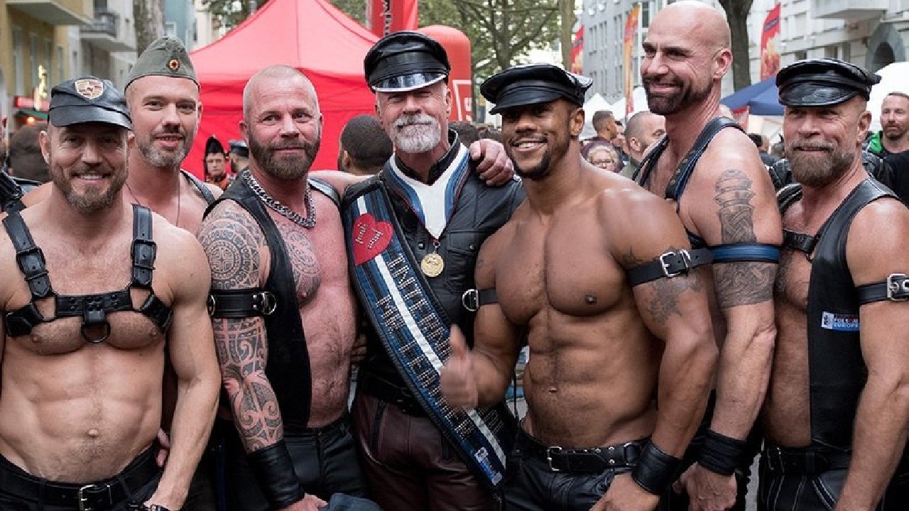 Commando Central: Leaving Little to the ⁢Imagination
