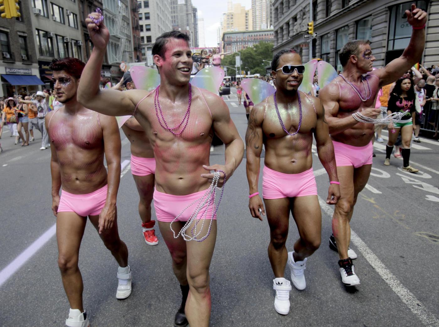 Sweat,​ Muscle, ⁢& Skin: A Thirst-Quenching Torso