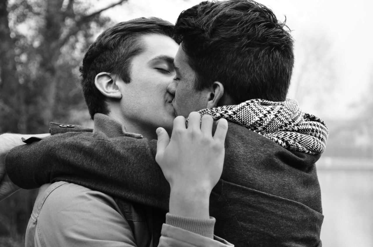 Sizzling⁢ Hot: Teen Models in Steamy Embrace