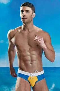 4. Check Yourself Out: Mastering the Art of Looking ‘Bulge-y’ in Sweats