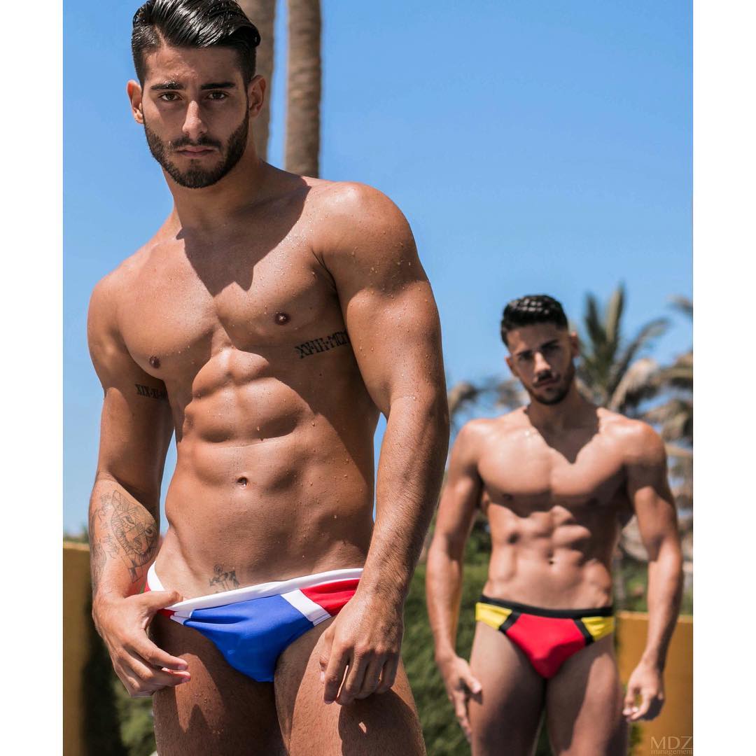 4. Wearing Bulging Jeans with Confidence