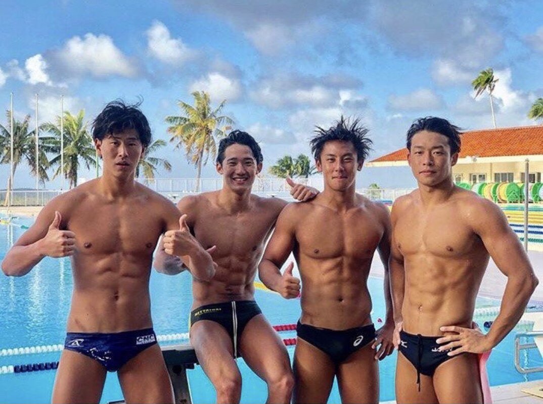 3. A ⁣Delicious Dance of Bulges and Boys