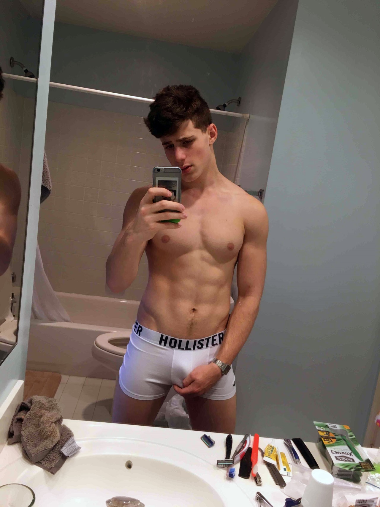 4. Muscled Guys and Juicy Tales: Desiring More Than Seeing a Big Dick Selfie