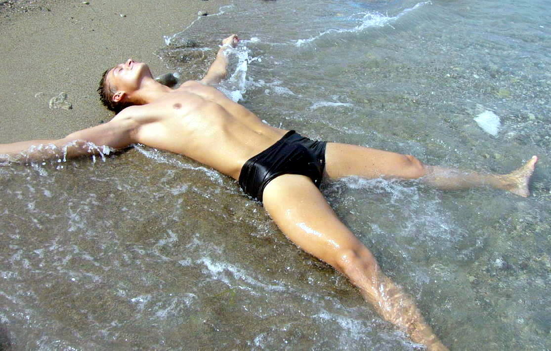 Plunge into Pleasure:⁢ The⁤ Tantalizing Fit of‌ a Pair‍ of Speedos