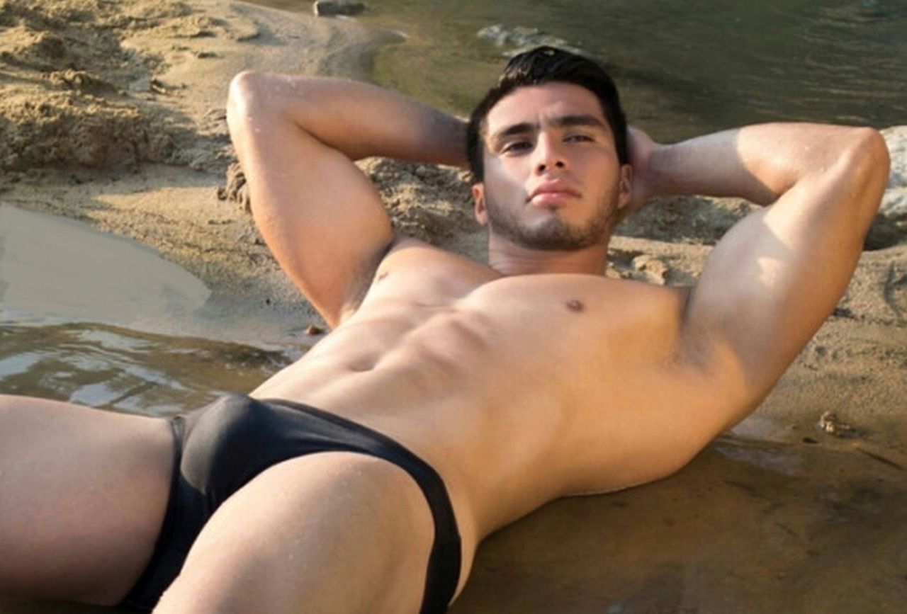 Chiseled ⁤Chests and Soaked Summer Skin: ⁣The Wet Wonderland of Speedo⁣ Season