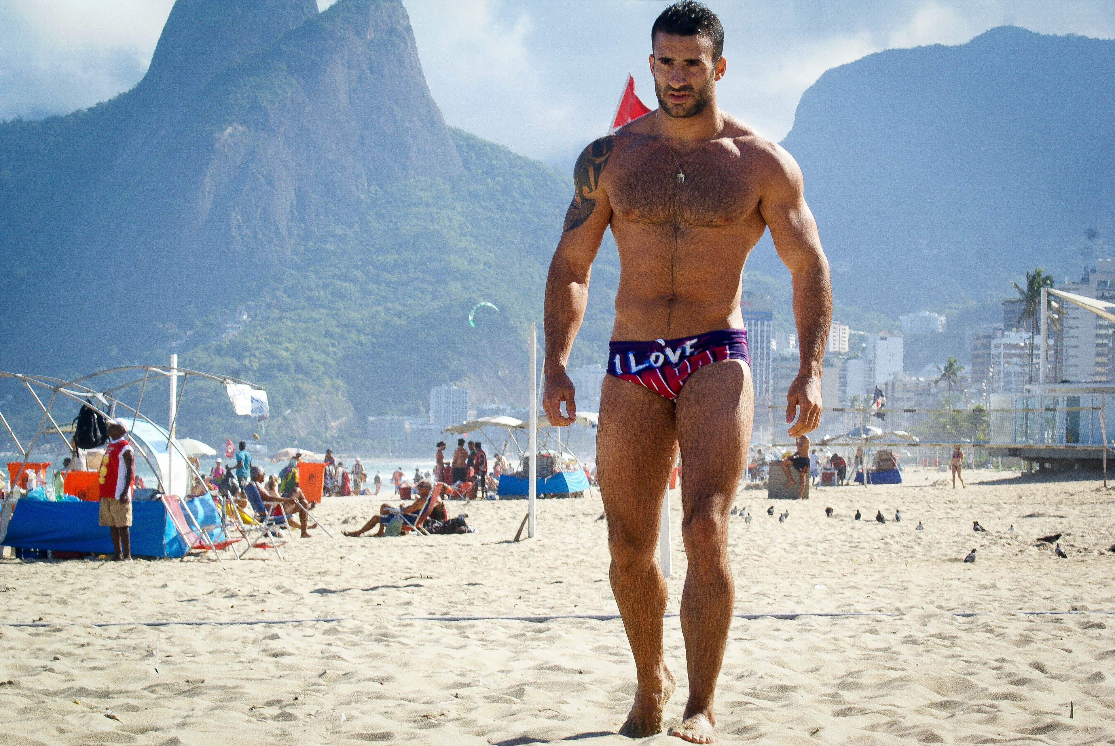 Dripping with Temptation: Wet Speedos​ and the Tease⁣ of Transparency