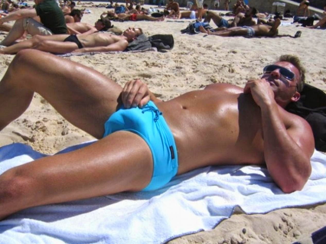 Unzipping Desire:⁢ Speedos' Teasing Dance