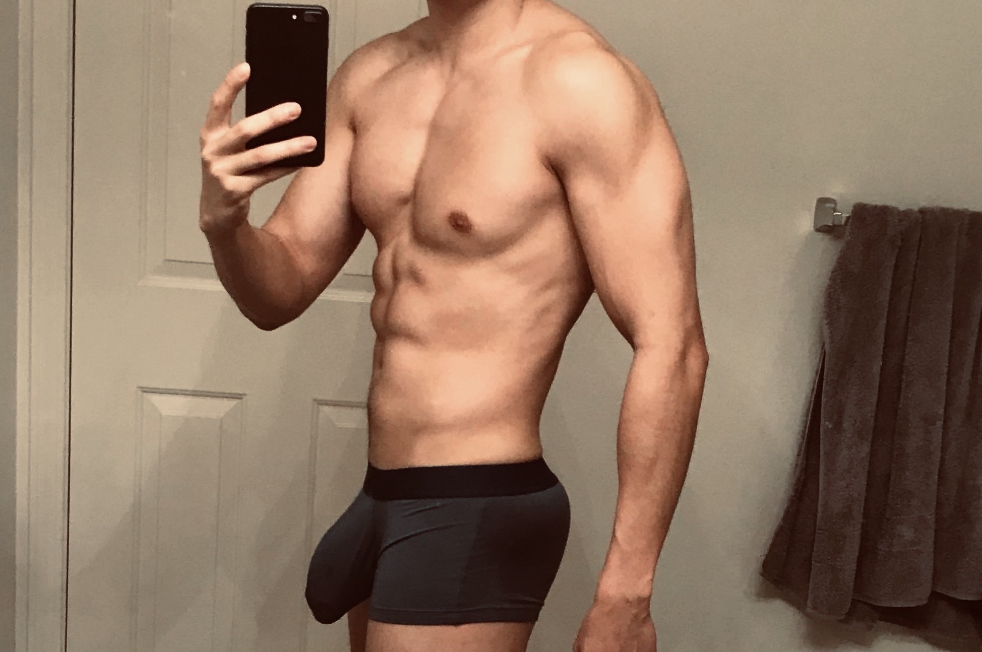 Swimwear Seduction: Embracing Beachside Bulges and⁤ Buns