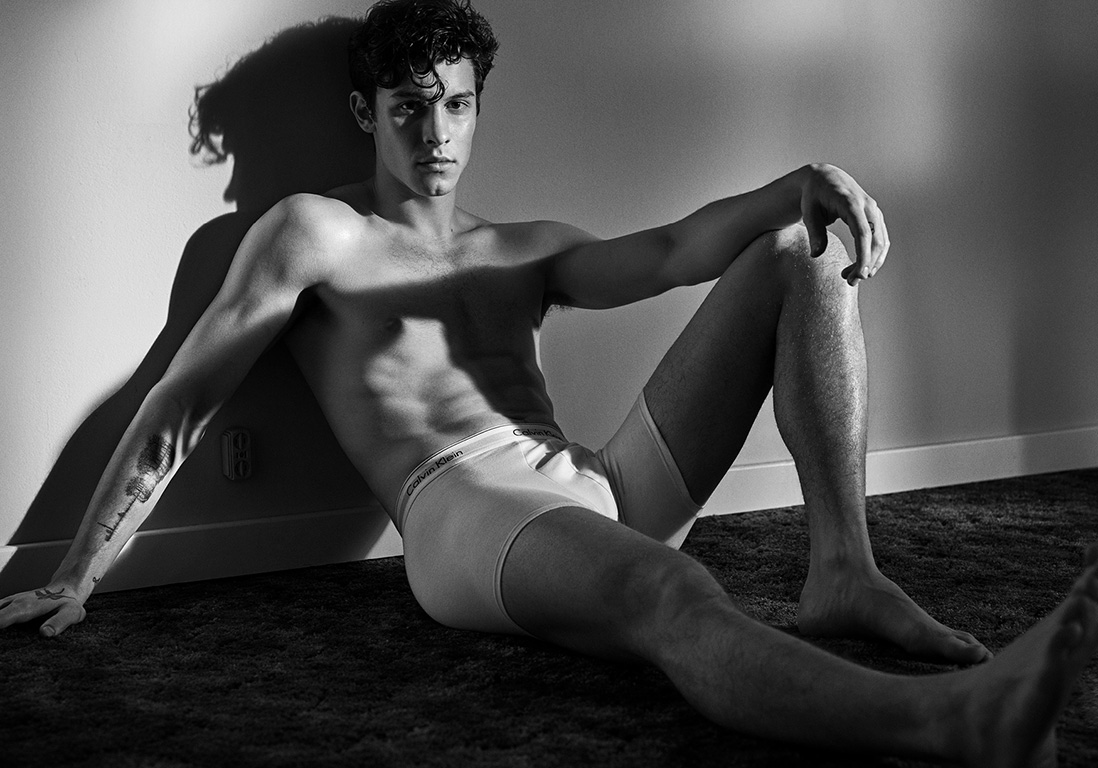 1. Sean Connery's Smoldering Torso - Seductive ‌and ⁤Delicious!