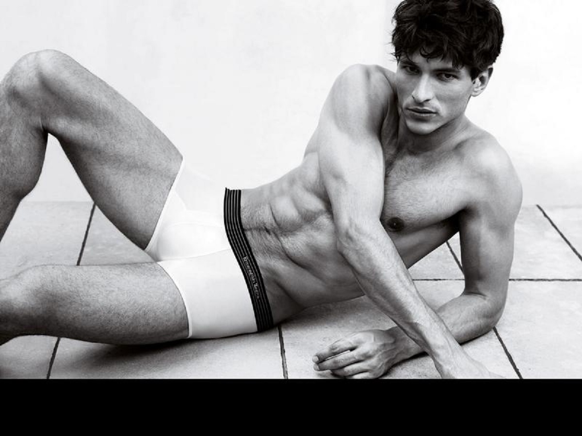 Troy Donahue's Too-Tempting Torso!