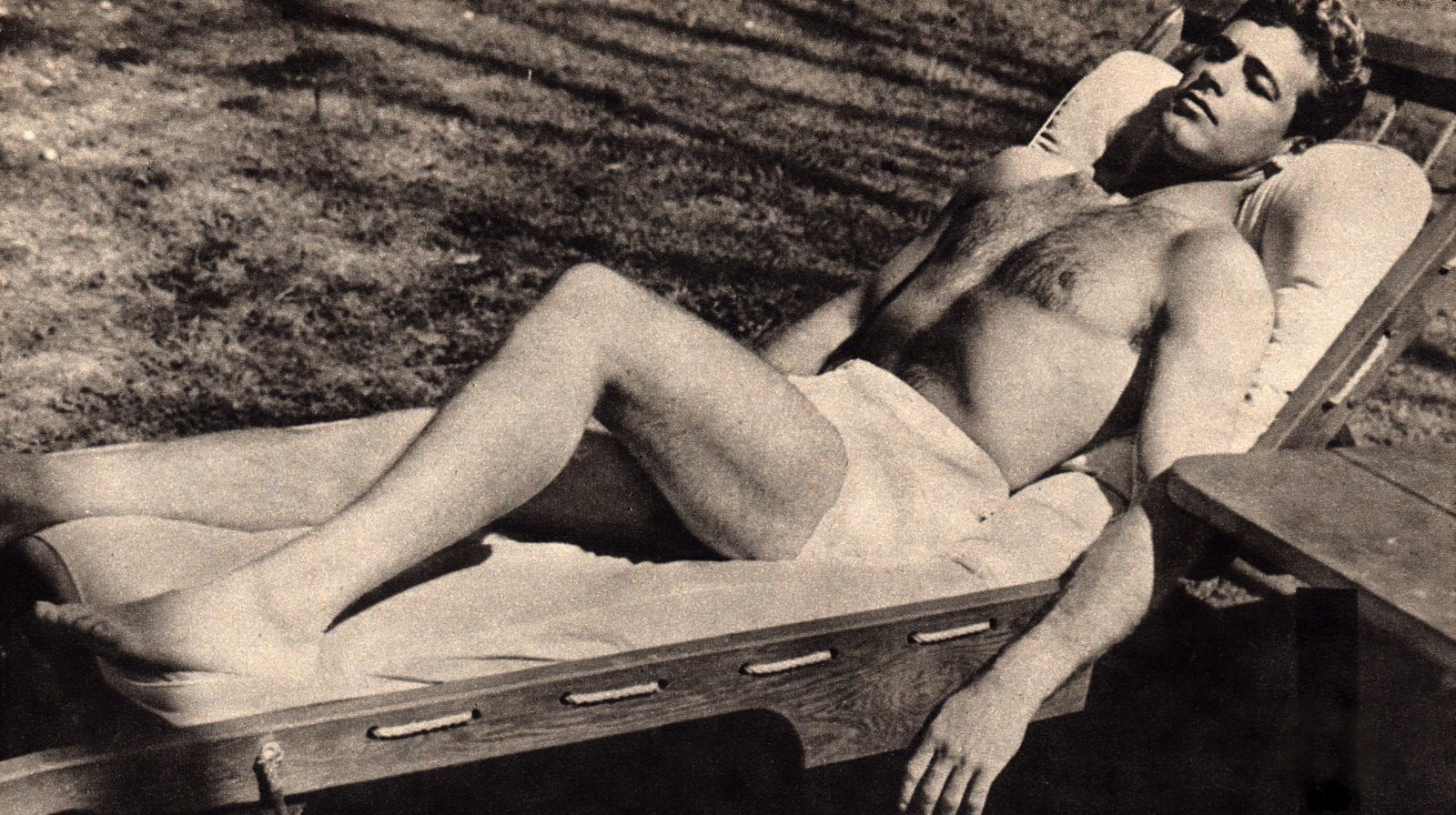 2. Don't Be Shy! Ogling Foxx's Bulge