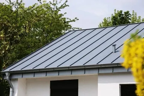 Benefits of Opting for a Local Commercial Roof Replacement Contractor