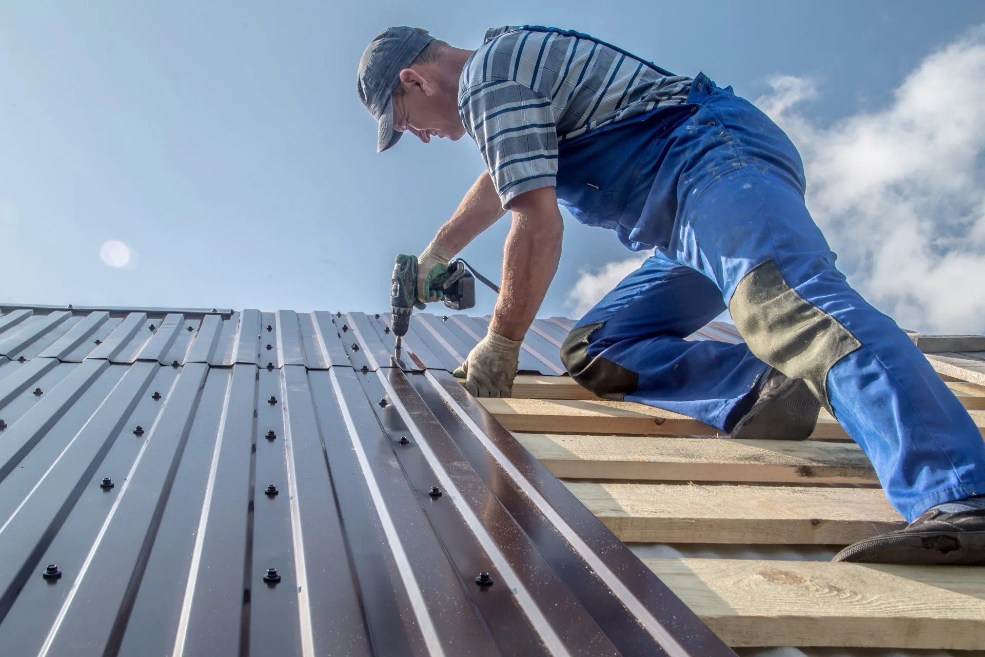 Finding the Best Metal Roofing Contractors in Your Area